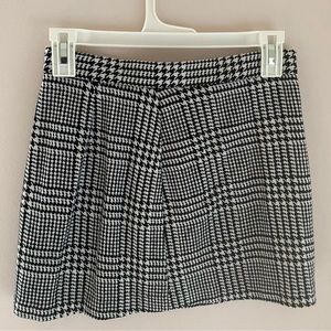 Mini length skirt